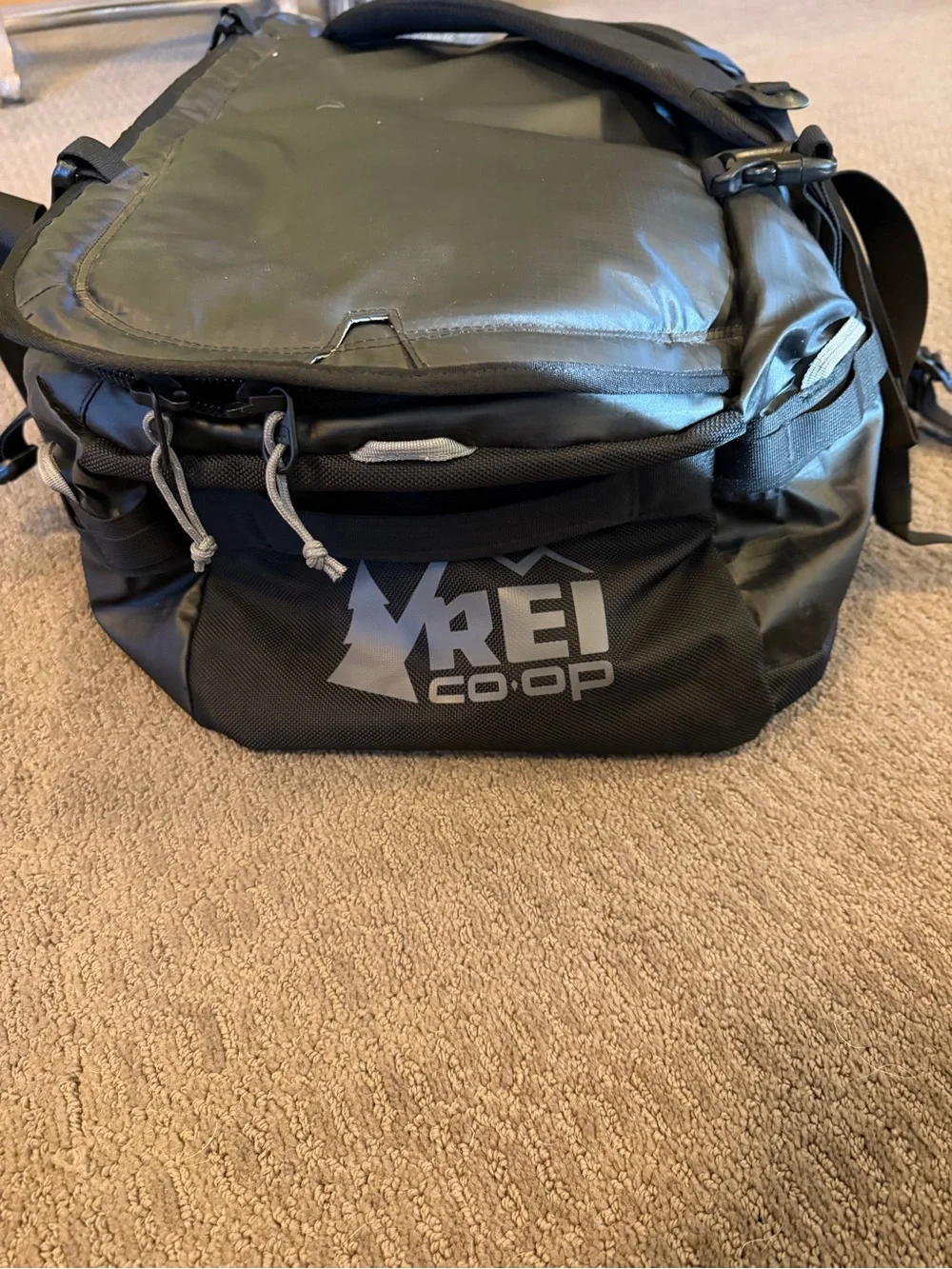 REI Co-op Black Men's Messenger Sling Pack